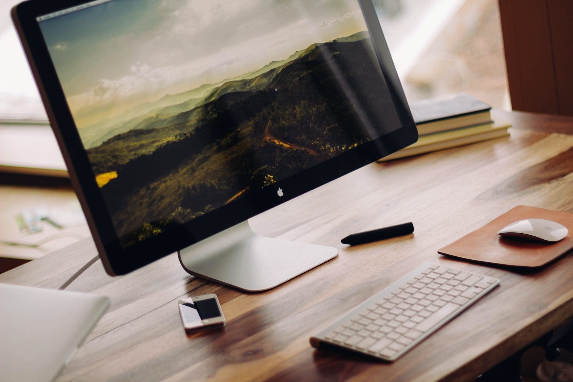 imac on top of wooden table